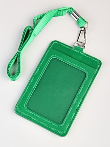 YR Карман для пропуска на ленточке J-020